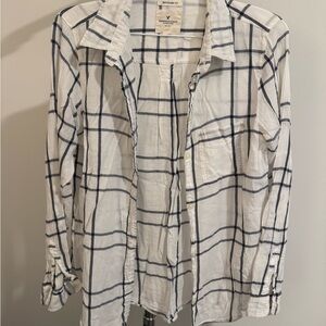 American Eagle Outfitters White and Navy Plaid Shirt